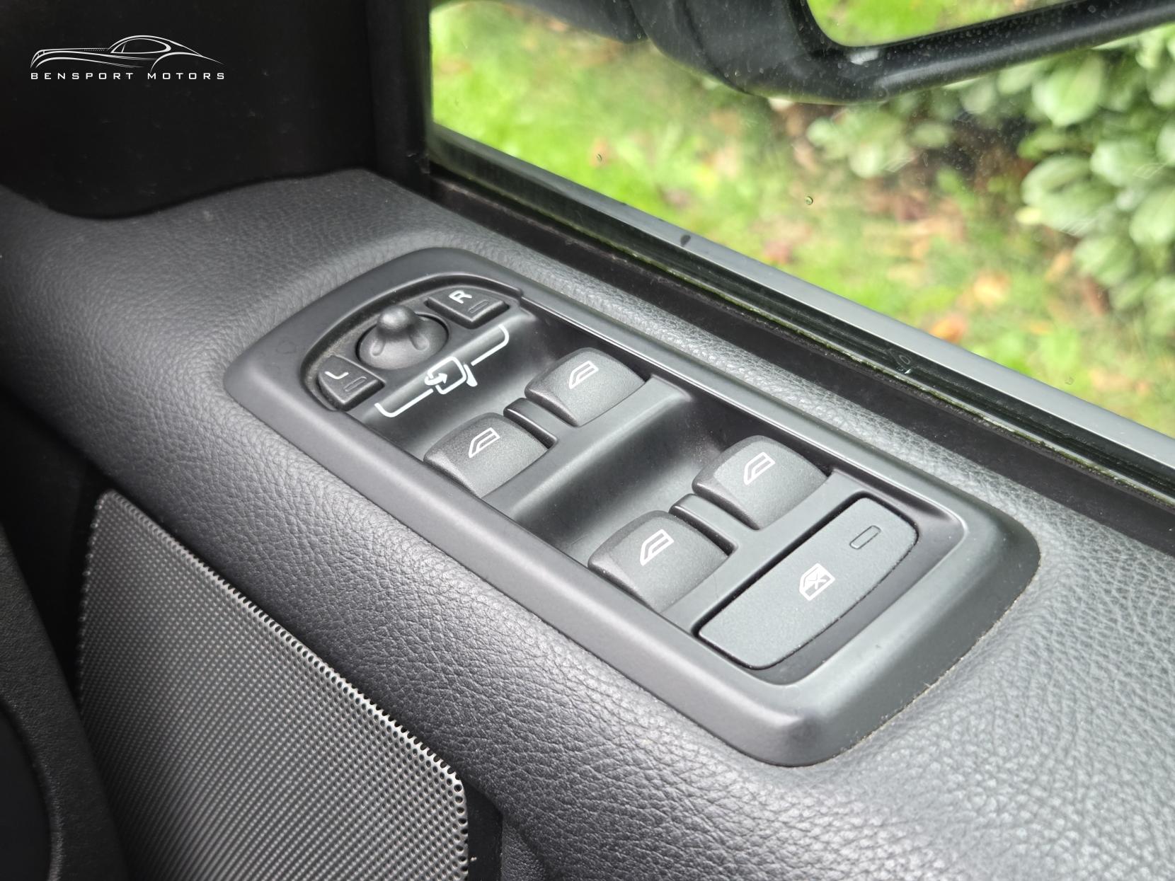 Land Rover Discovery 4 3.0 SD V6 HSE SUV 5dr Diesel Auto 4WD Euro 5 (255 bhp)