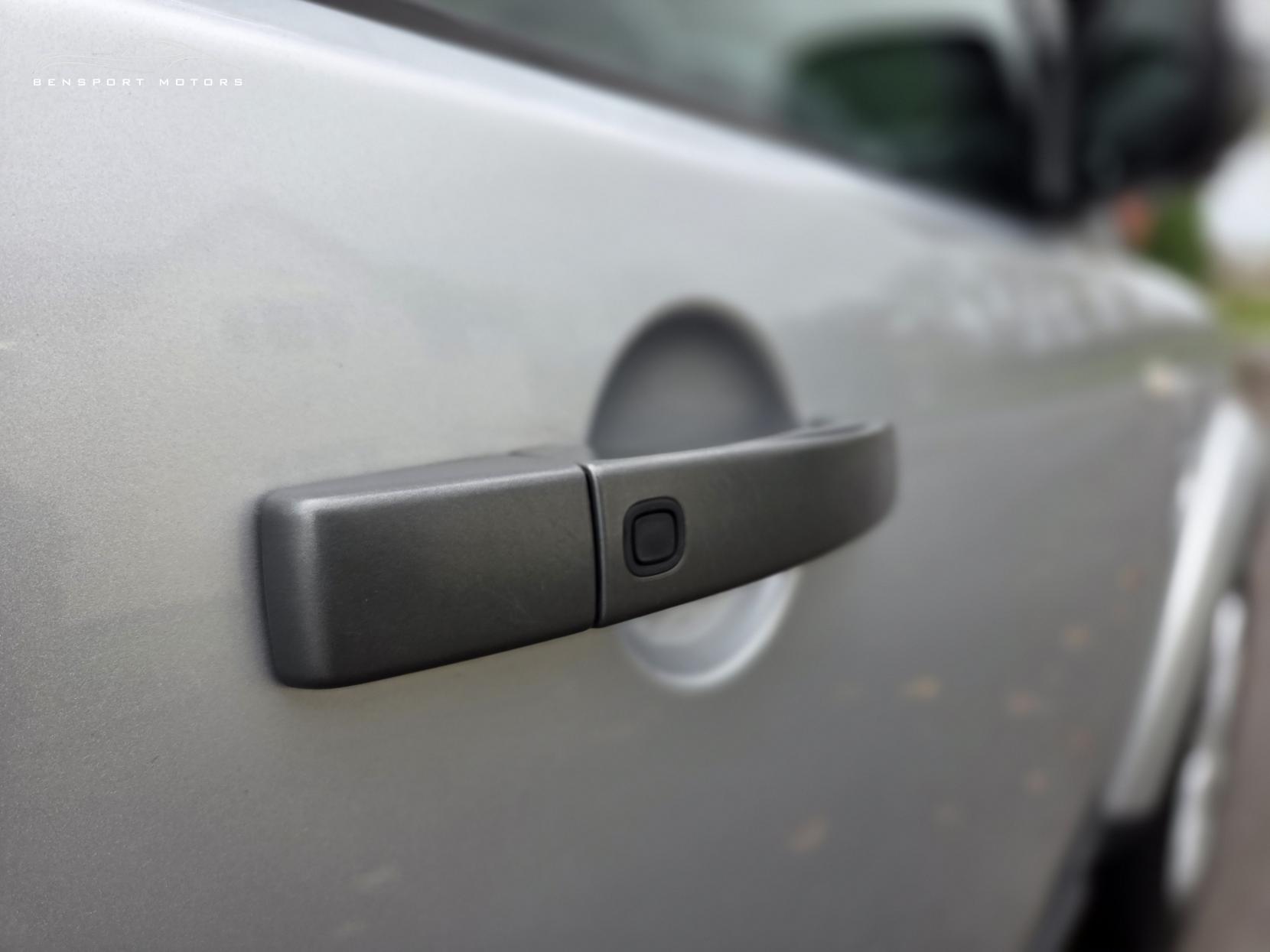 Land Rover Discovery 4 3.0 SD V6 HSE SUV 5dr Diesel Auto 4WD Euro 5 (255 bhp)