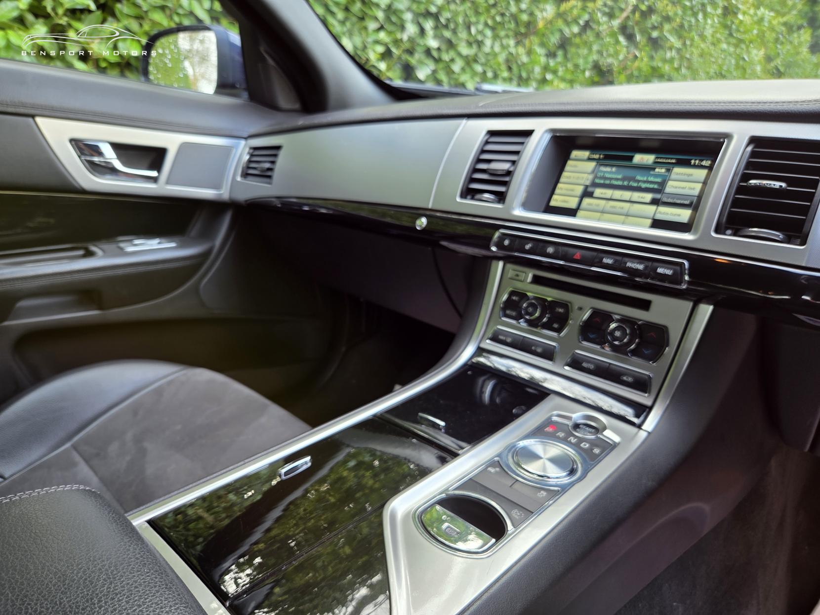 Jaguar XF 2.2d R-Sport Saloon 4dr Diesel Auto Euro 5 (s/s) (200 ps)