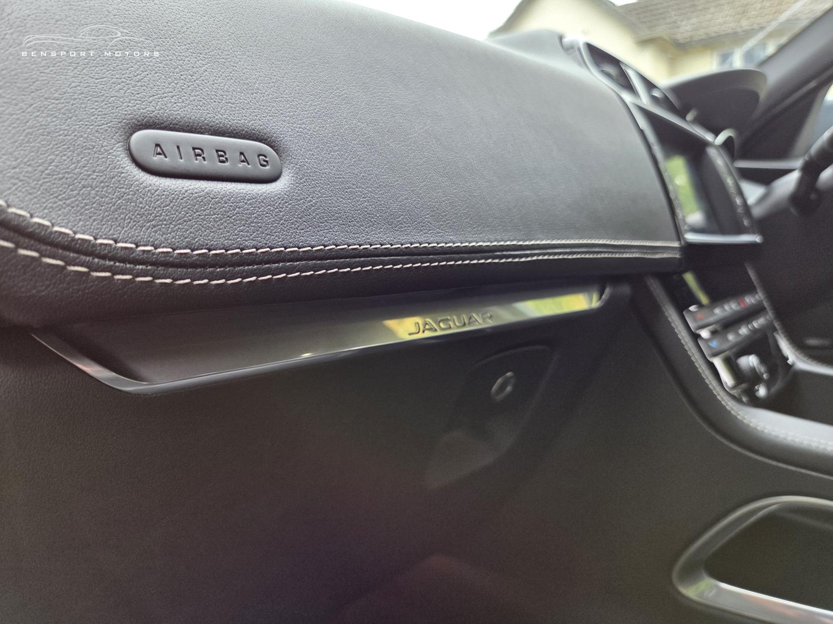 Jaguar F-PACE 3.0 D300 V6 S SUV 5dr Diesel Auto AWD Euro 6 (s/s) (300 ps)