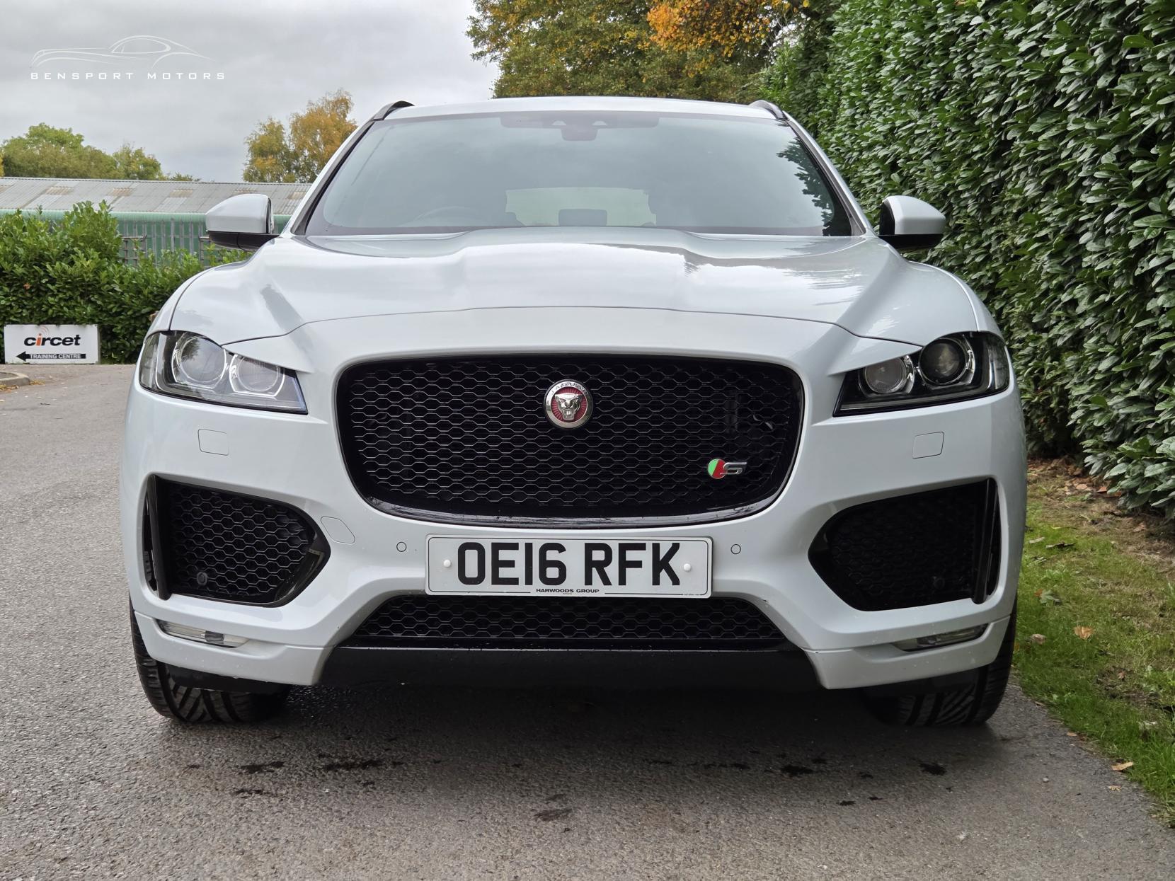 Jaguar F-PACE 3.0 D300 V6 S SUV 5dr Diesel Auto AWD Euro 6 (s/s) (300 ps)