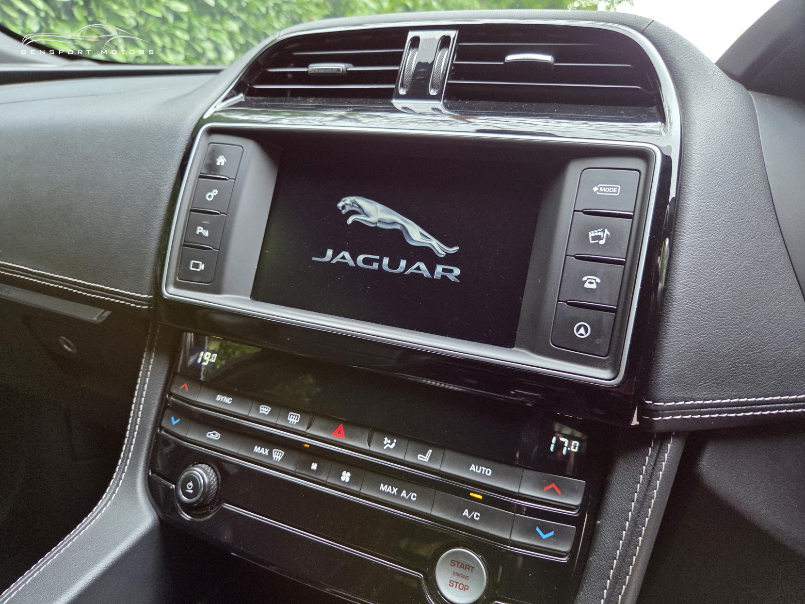 Jaguar F-PACE 3.0 D300 V6 S SUV 5dr Diesel Auto AWD Euro 6 (s/s) (300 ps)