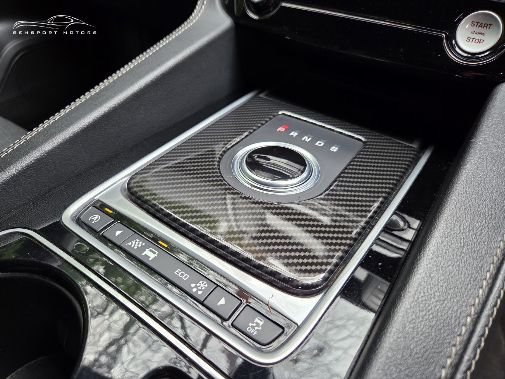 Jaguar F-PACE 3.0 D300 V6 S SUV 5dr Diesel Auto AWD Euro 6 (s/s) (300 ps)