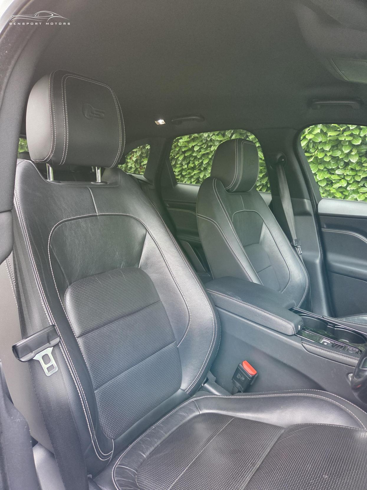 Jaguar F-PACE 3.0 D300 V6 S SUV 5dr Diesel Auto AWD Euro 6 (s/s) (300 ps)