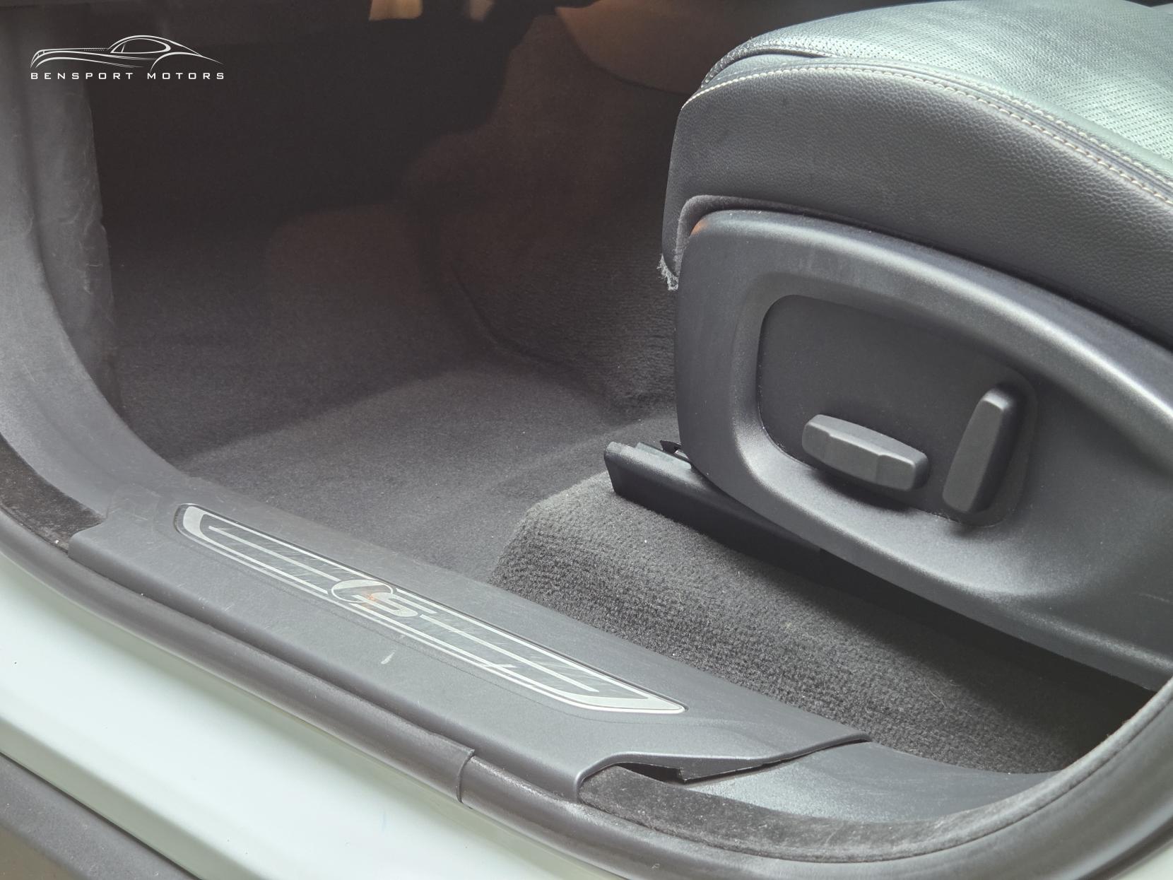 Jaguar F-PACE 3.0 D300 V6 S SUV 5dr Diesel Auto AWD Euro 6 (s/s) (300 ps)