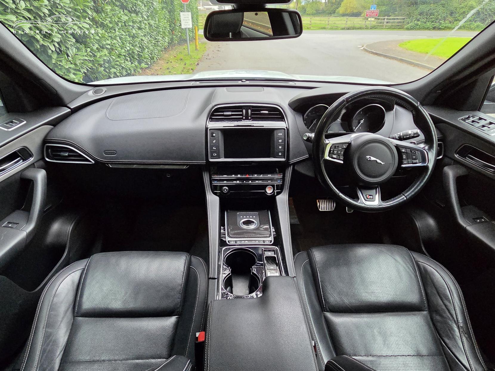 Jaguar F-PACE 3.0 D300 V6 S SUV 5dr Diesel Auto AWD Euro 6 (s/s) (300 ps)