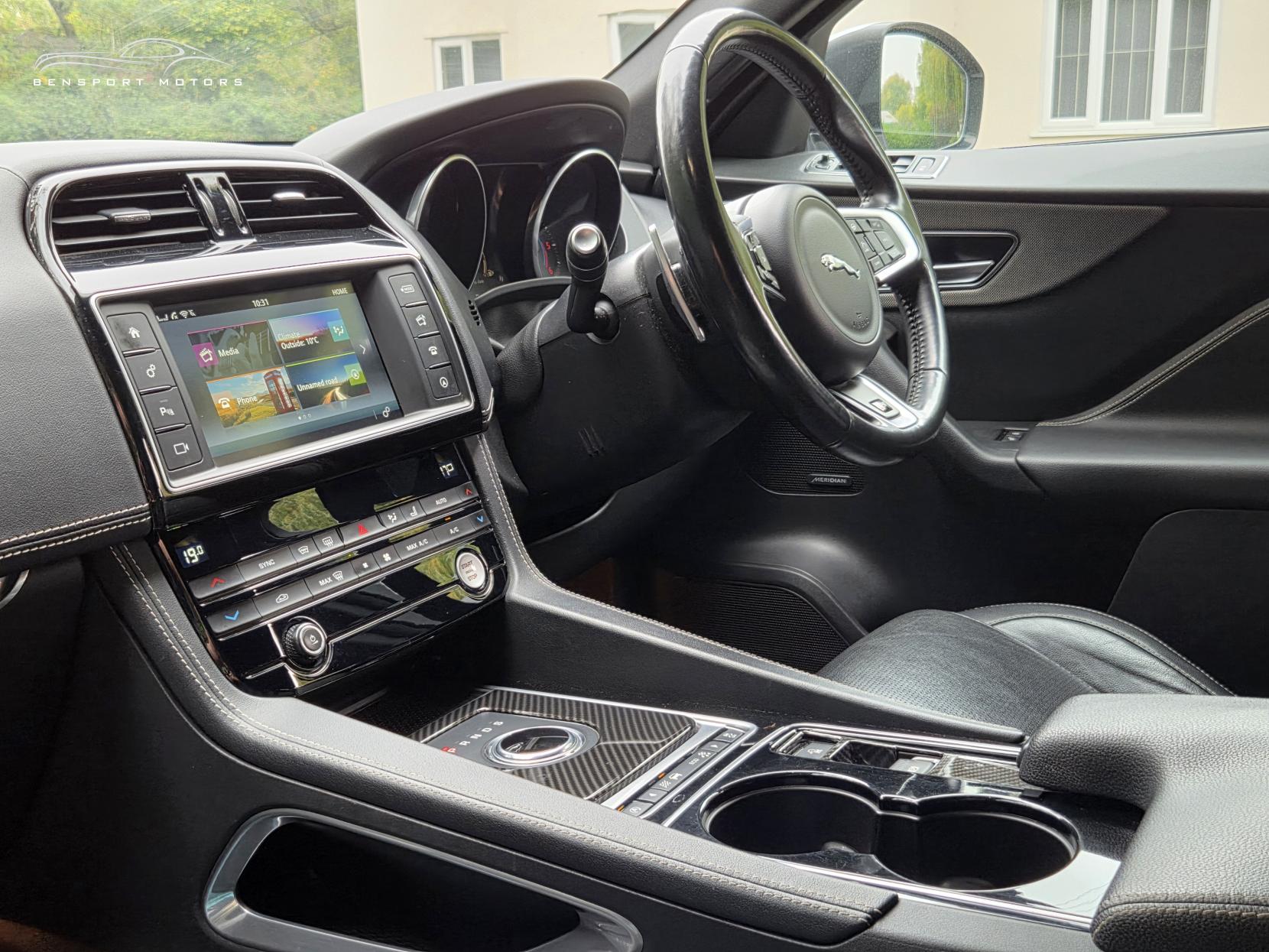 Jaguar F-PACE 3.0 D300 V6 S SUV 5dr Diesel Auto AWD Euro 6 (s/s) (300 ps)