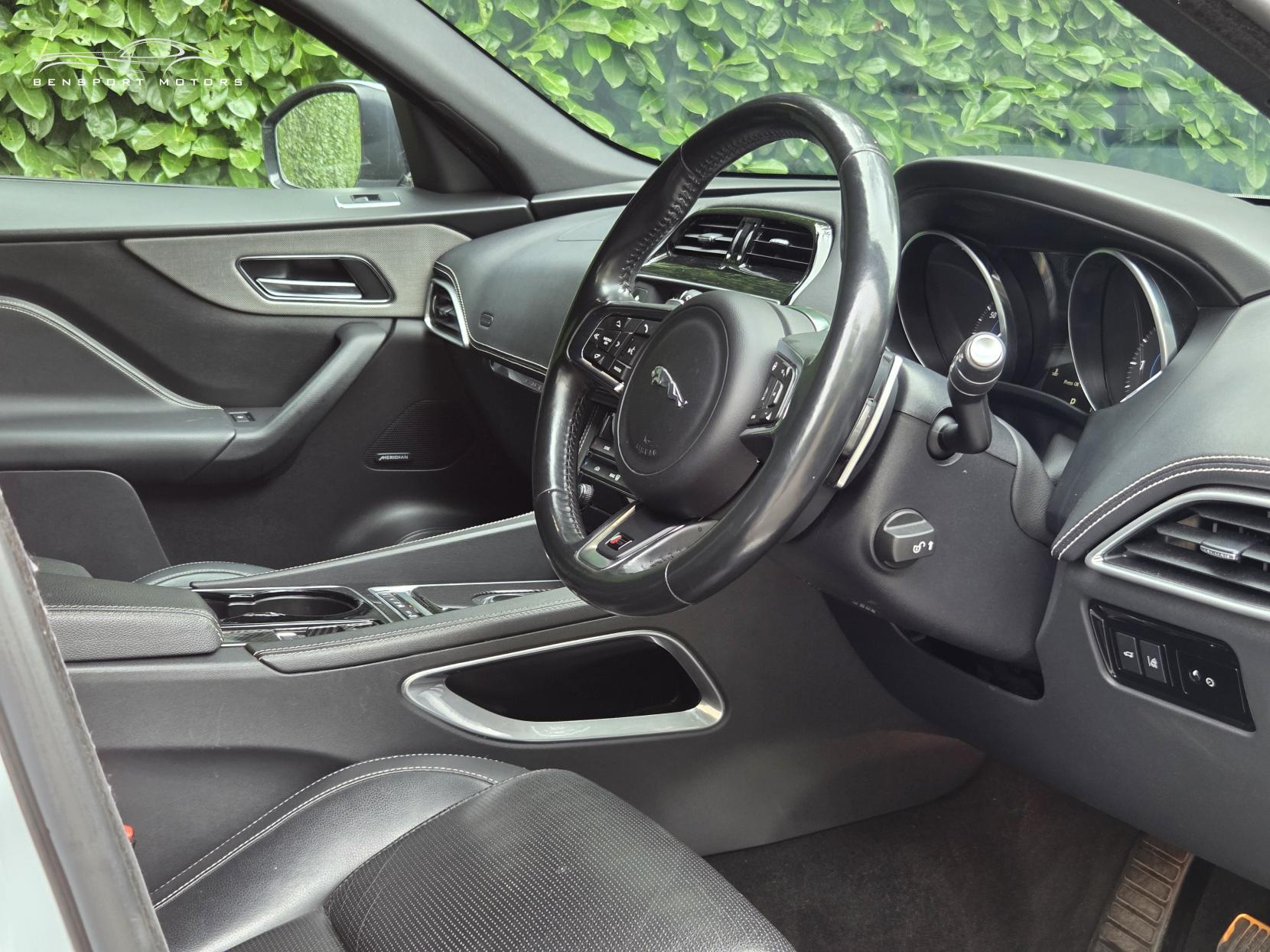 Jaguar F-PACE 3.0 D300 V6 S SUV 5dr Diesel Auto AWD Euro 6 (s/s) (300 ps)