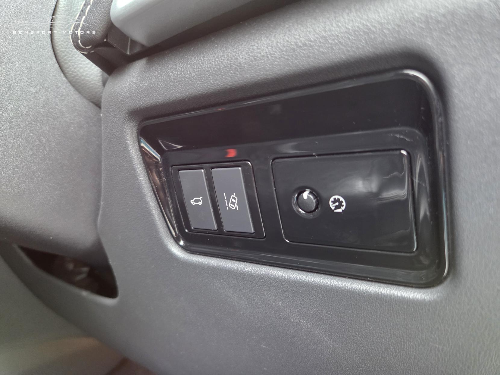 Jaguar F-PACE 3.0 D300 V6 S SUV 5dr Diesel Auto AWD Euro 6 (s/s) (300 ps)