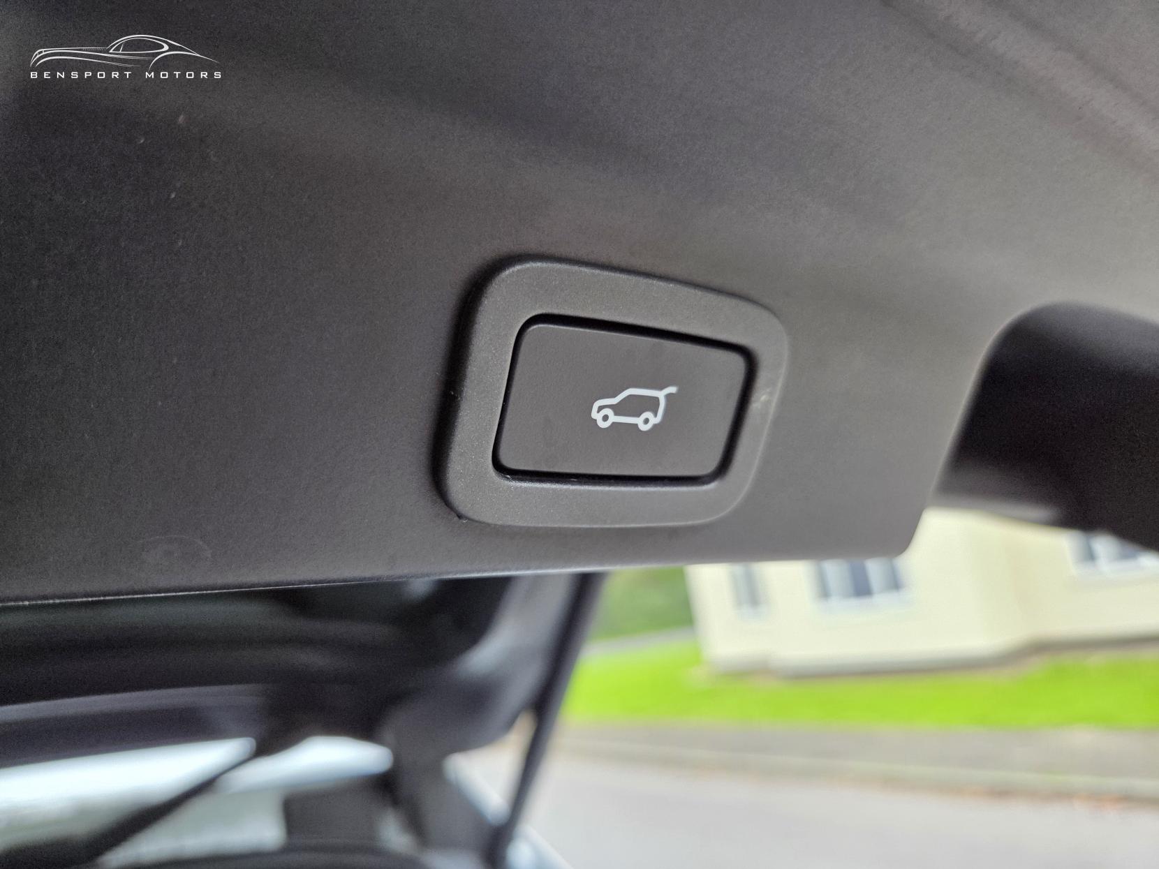 Jaguar F-PACE 3.0 D300 V6 S SUV 5dr Diesel Auto AWD Euro 6 (s/s) (300 ps)