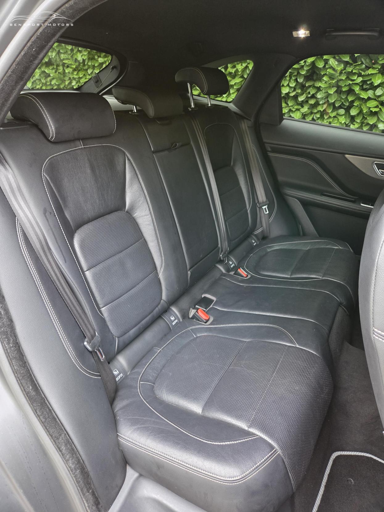 Jaguar F-PACE 3.0 D300 V6 S SUV 5dr Diesel Auto AWD Euro 6 (s/s) (300 ps)