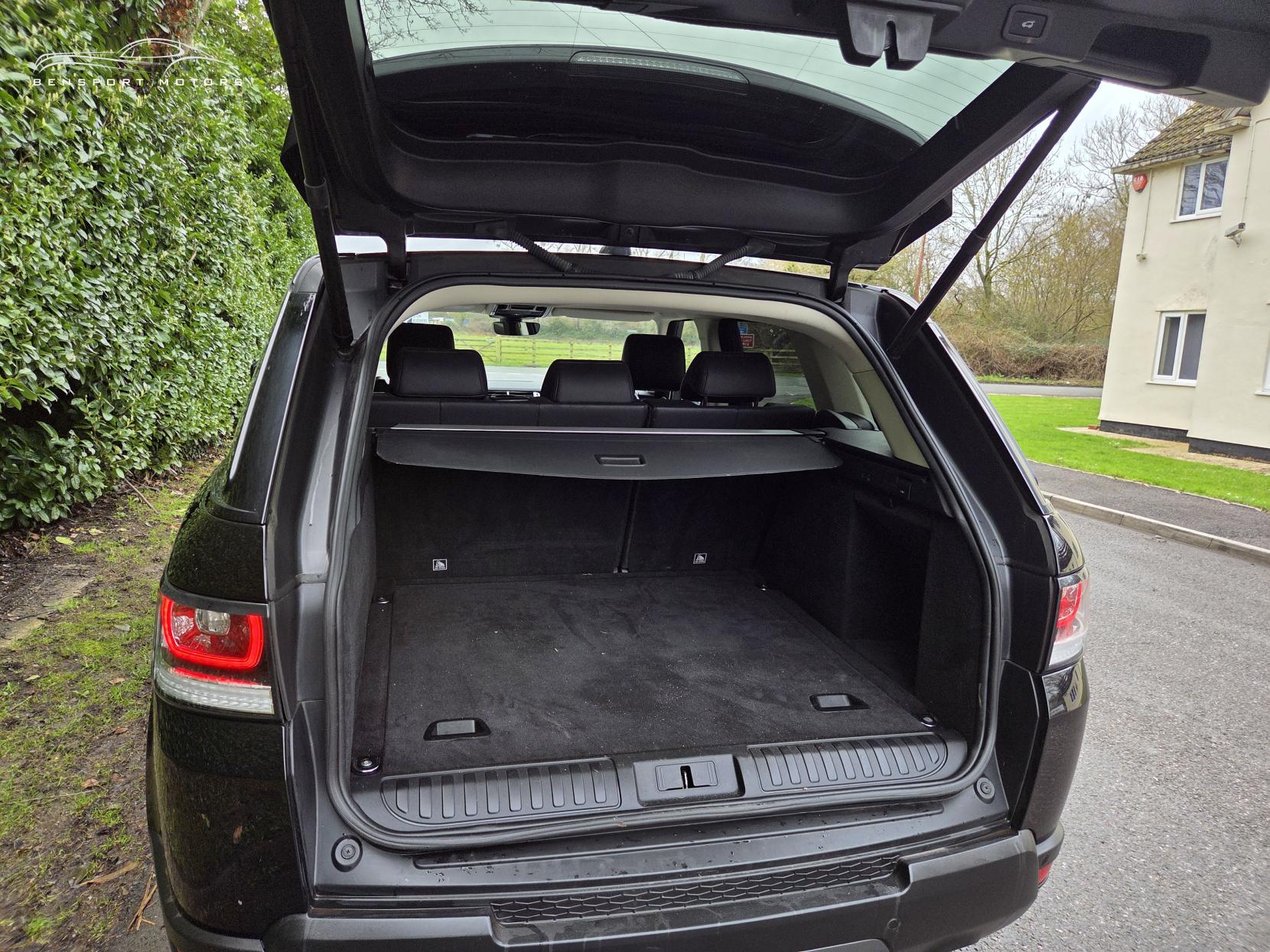 Land Rover Range Rover Sport 3.0 SD V6 HSE Dynamic SUV 5dr Diesel Auto 4WD Euro 6 (s/s) (306 ps)