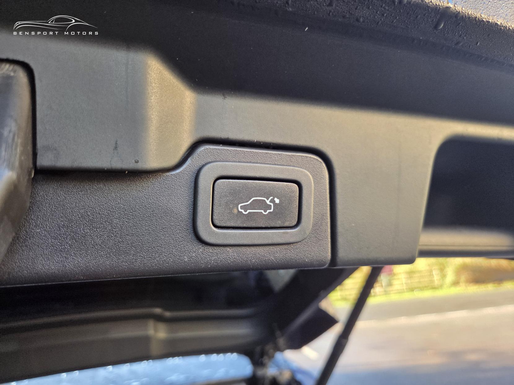 Land Rover Range Rover Evoque 2.2 SD4 Dynamic SUV 5dr Diesel Auto 4WD Euro 5 (s/s) (190 ps)