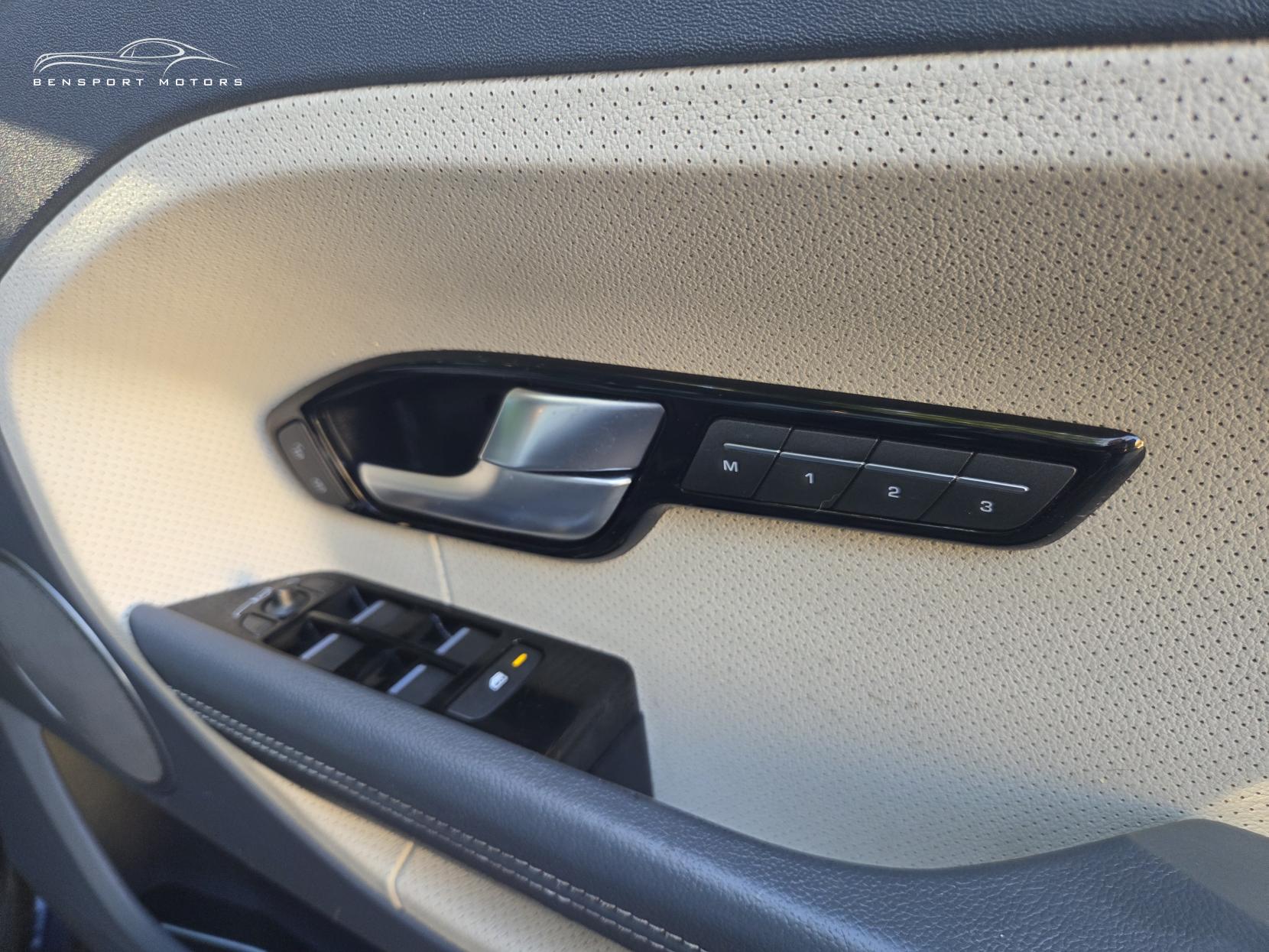 Land Rover Range Rover Evoque 2.2 SD4 Dynamic SUV 5dr Diesel Auto 4WD Euro 5 (s/s) (190 ps)