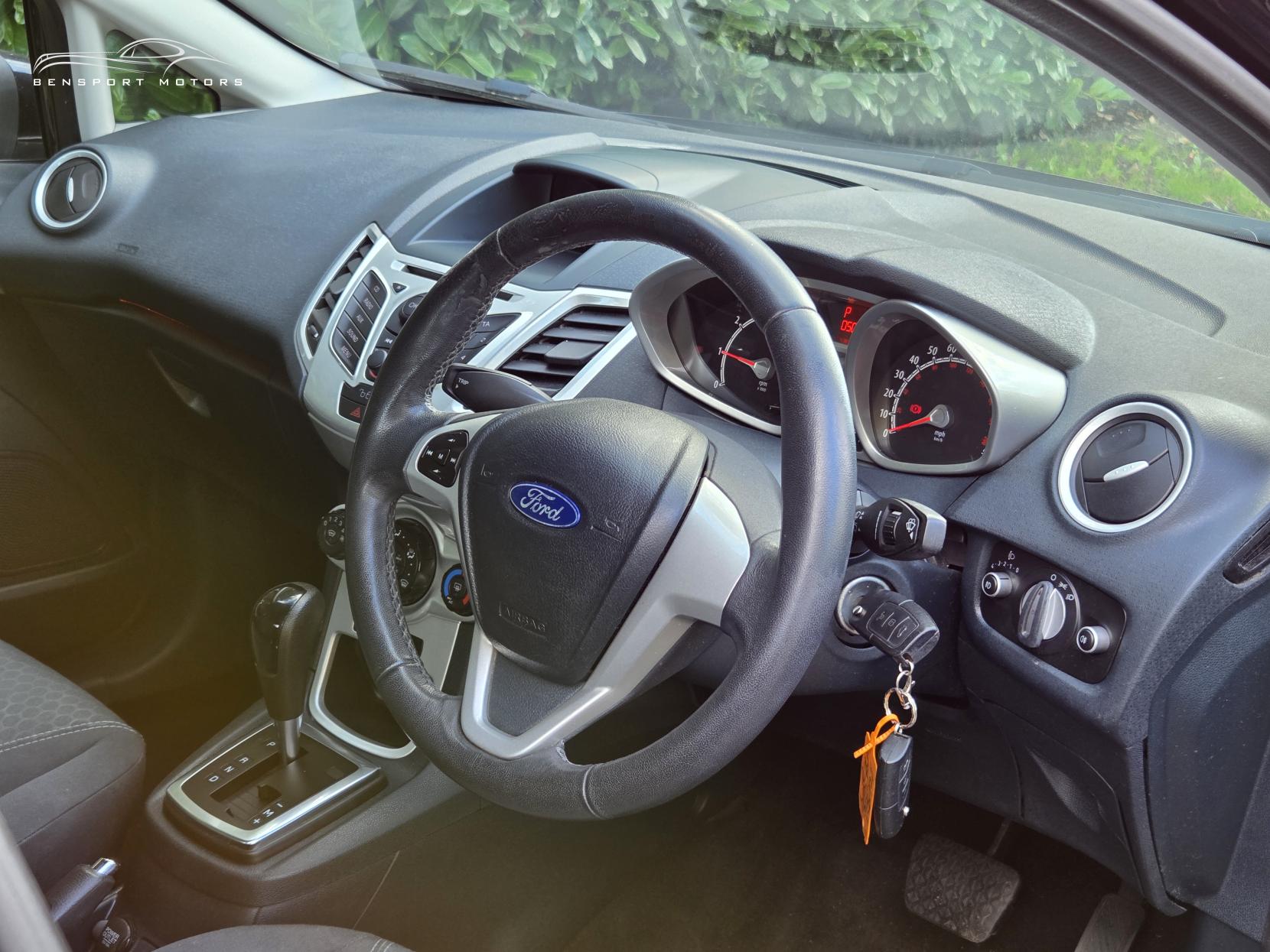 Ford Fiesta 1.4 Zetec Hatchback 5dr Petrol Automatic (154 g/km, 94 bhp)