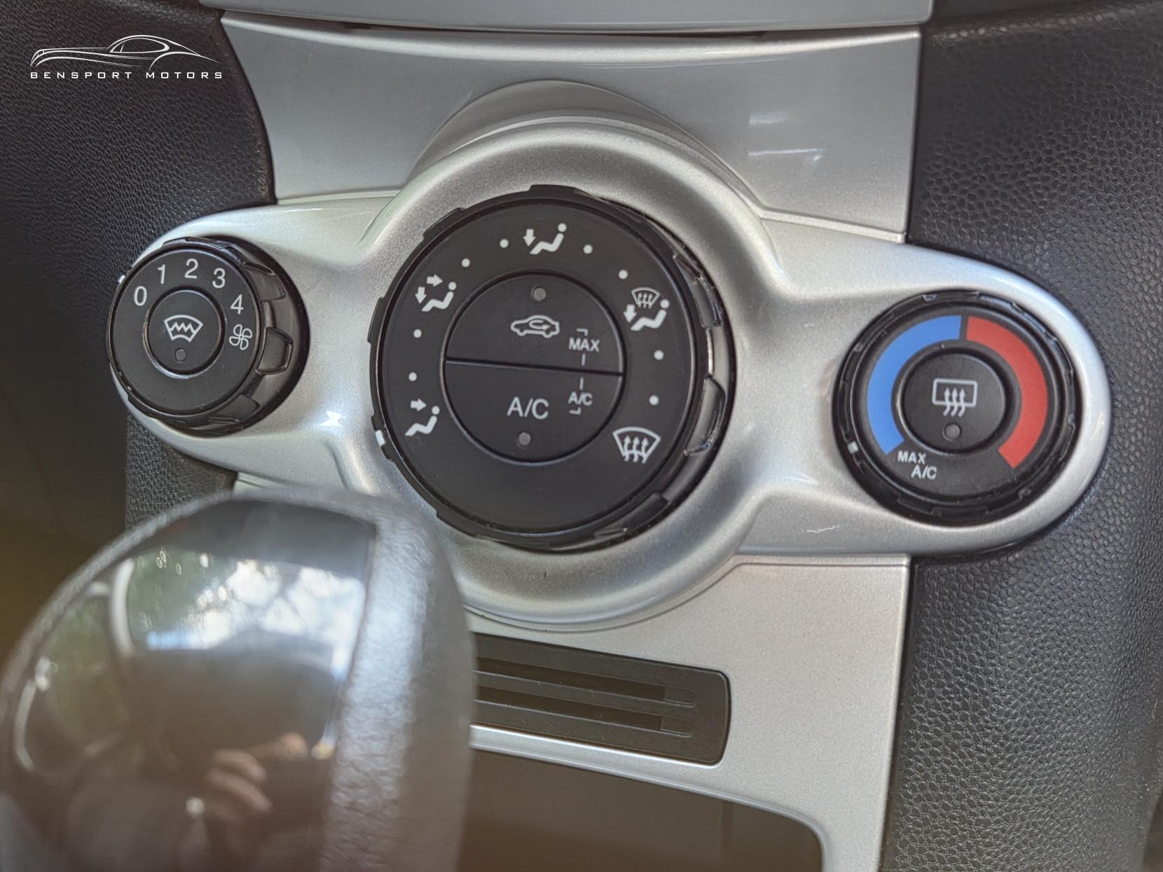 Ford Fiesta 1.4 Zetec Hatchback 5dr Petrol Automatic (154 g/km, 94 bhp)