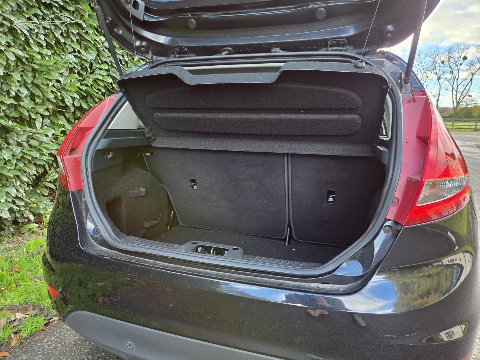 Ford Fiesta 1.4 Zetec Hatchback 5dr Petrol Automatic (154 g/km, 94 bhp)