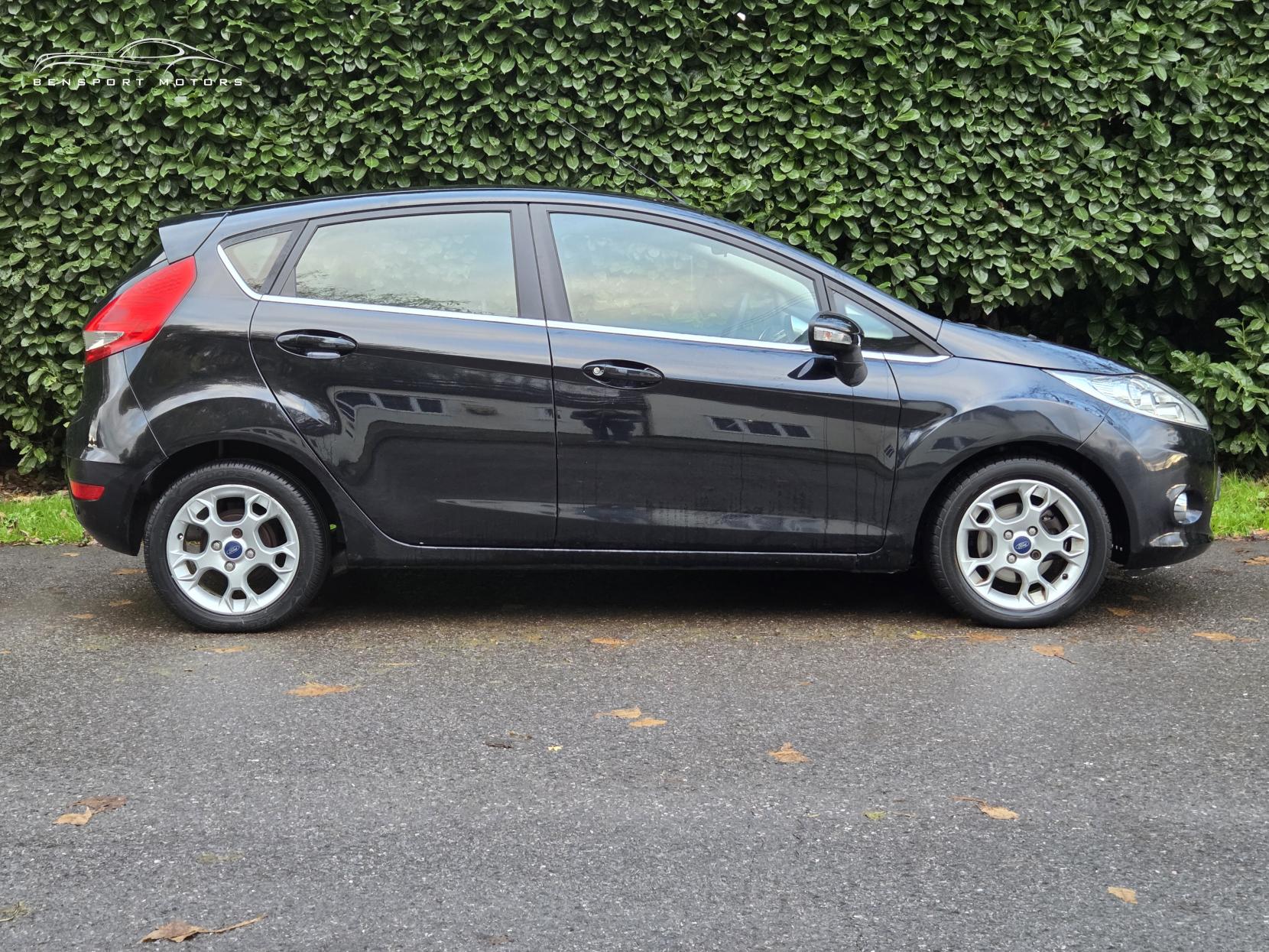 Ford Fiesta 1.4 Zetec Hatchback 5dr Petrol Automatic (154 g/km, 94 bhp)