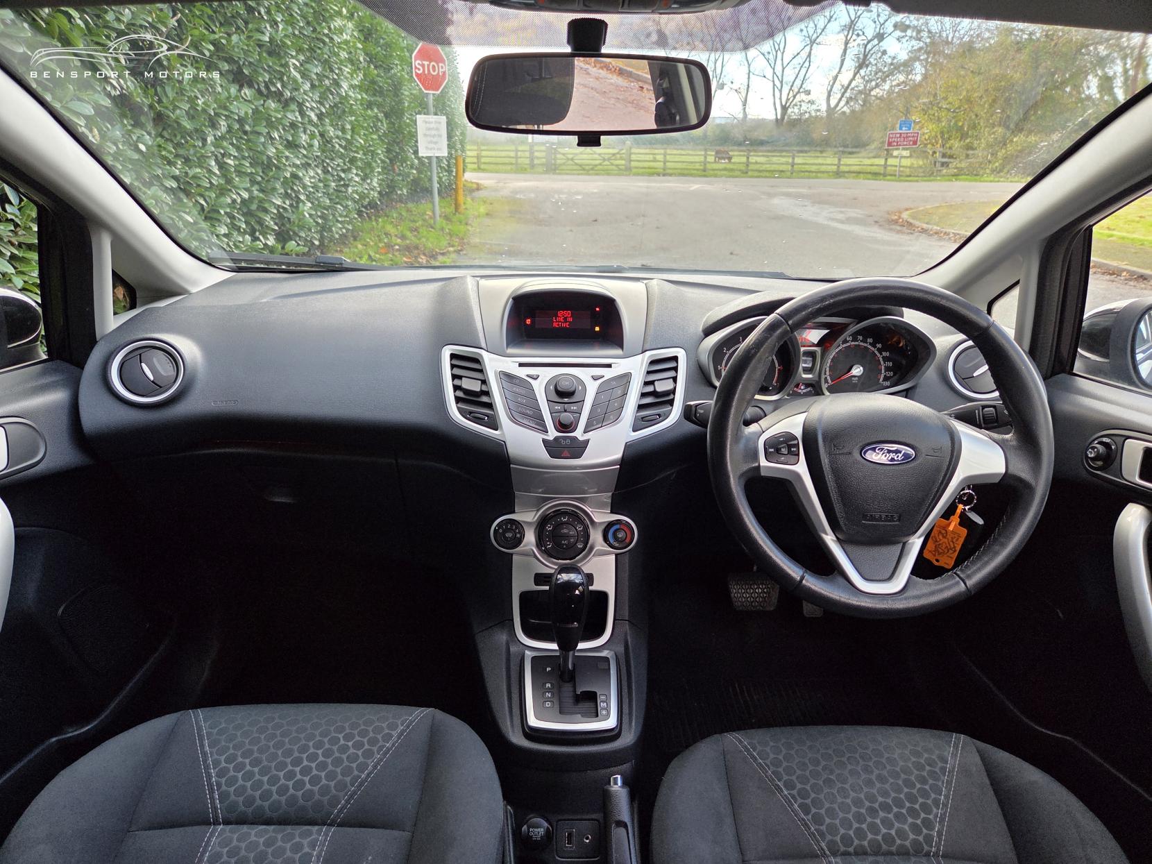 Ford Fiesta 1.4 Zetec Hatchback 5dr Petrol Automatic (154 g/km, 94 bhp)