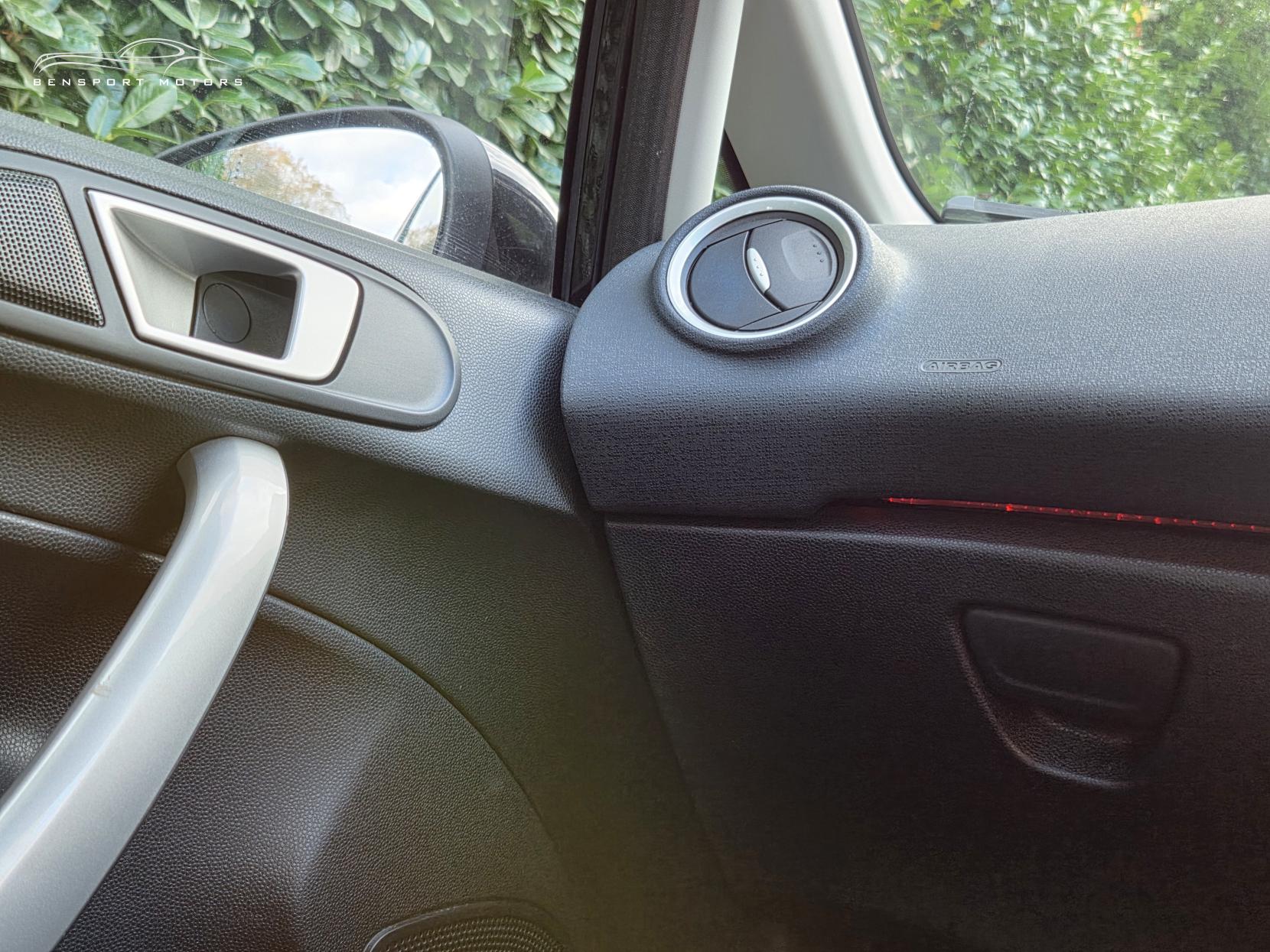 Ford Fiesta 1.4 Zetec Hatchback 5dr Petrol Automatic (154 g/km, 94 bhp)