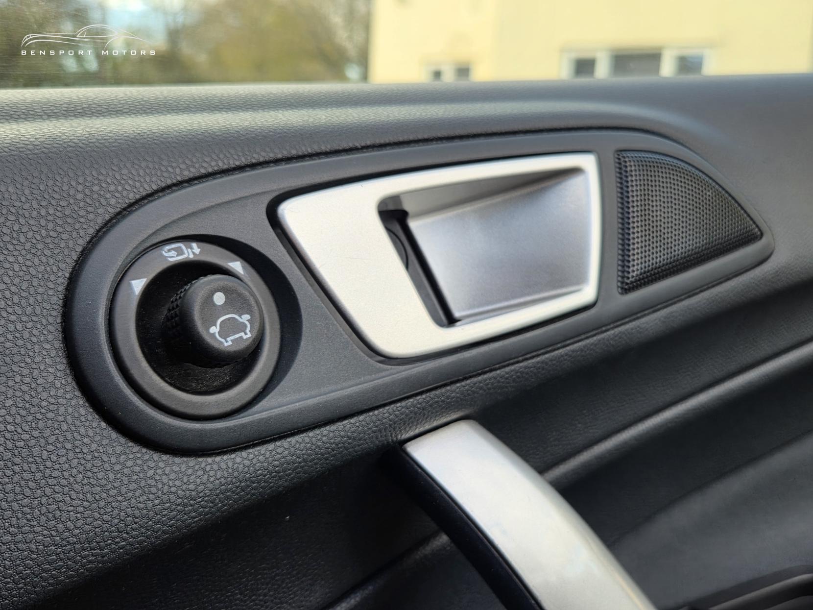 Ford Fiesta 1.4 Zetec Hatchback 5dr Petrol Automatic (154 g/km, 94 bhp)