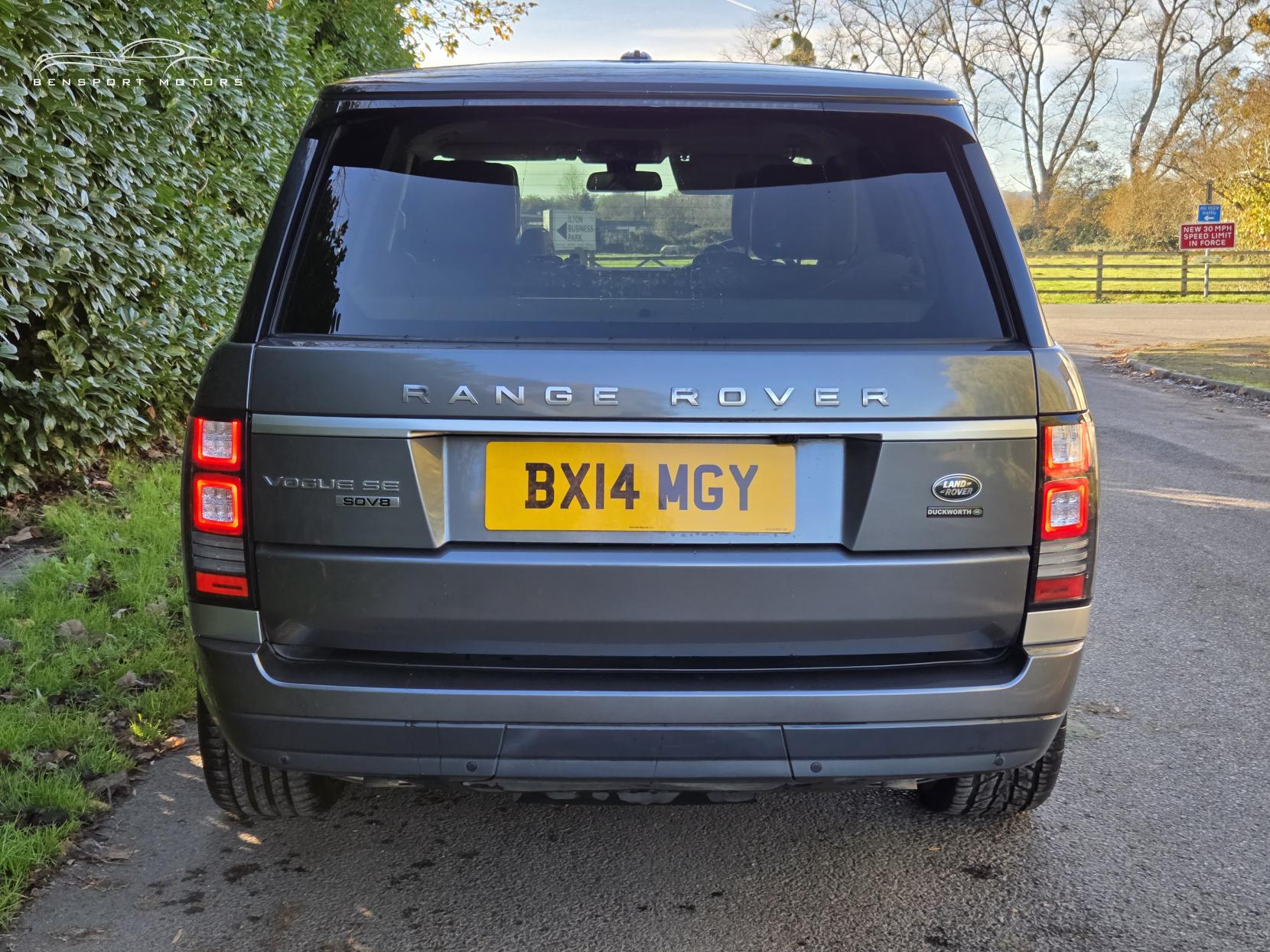 Land Rover Range Rover 4.4 SD V8 Vogue SE SUV 5dr Diesel Auto 4WD Euro 5 (339 ps)