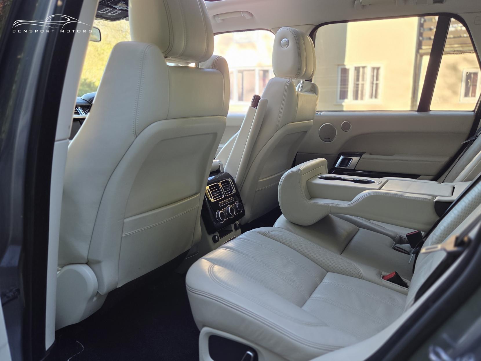 Land Rover Range Rover 4.4 SD V8 Vogue SE SUV 5dr Diesel Auto 4WD Euro 5 (339 ps)