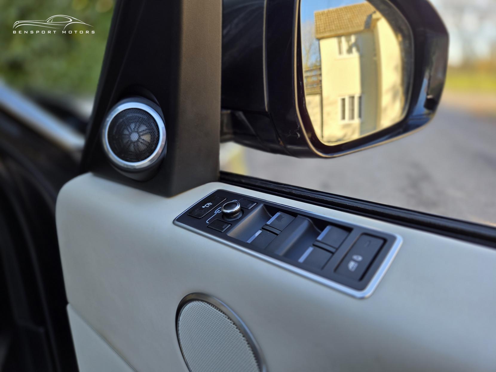 Land Rover Range Rover 4.4 SD V8 Vogue SE SUV 5dr Diesel Auto 4WD Euro 5 (339 ps)