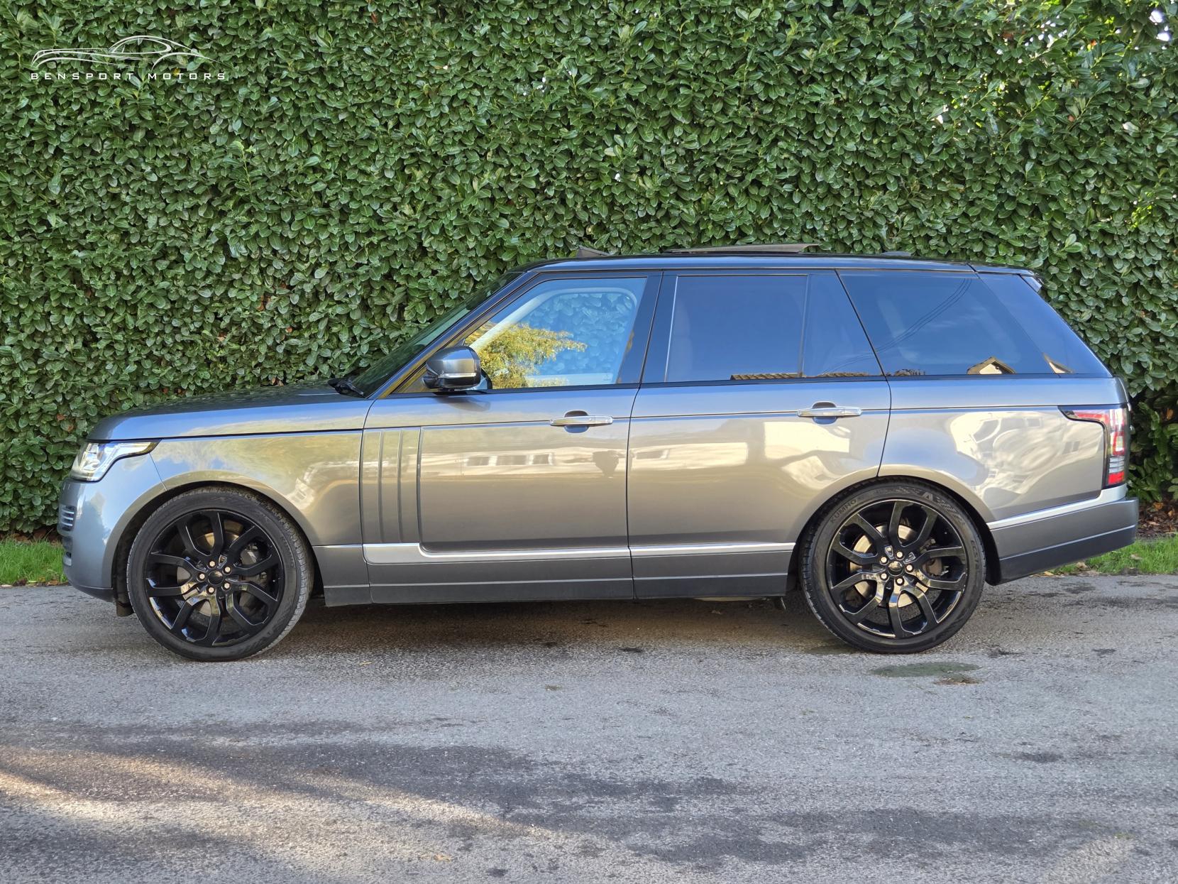 Land Rover Range Rover 4.4 SD V8 Vogue SE SUV 5dr Diesel Auto 4WD Euro 5 (339 ps)