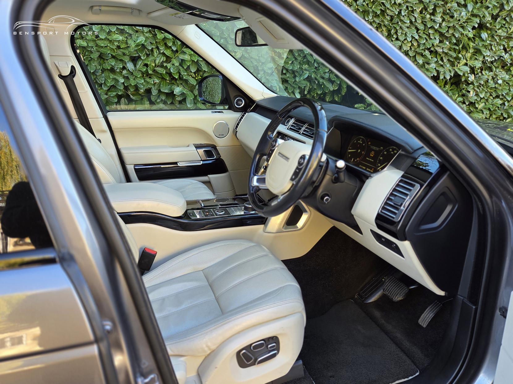 Land Rover Range Rover 4.4 SD V8 Vogue SE SUV 5dr Diesel Auto 4WD Euro 5 (339 ps)