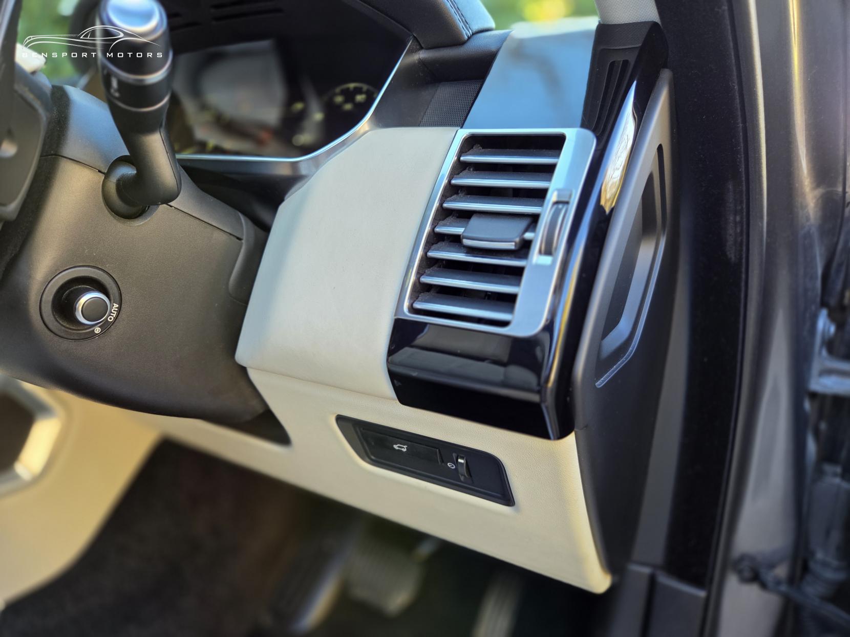 Land Rover Range Rover 4.4 SD V8 Vogue SE SUV 5dr Diesel Auto 4WD Euro 5 (339 ps)