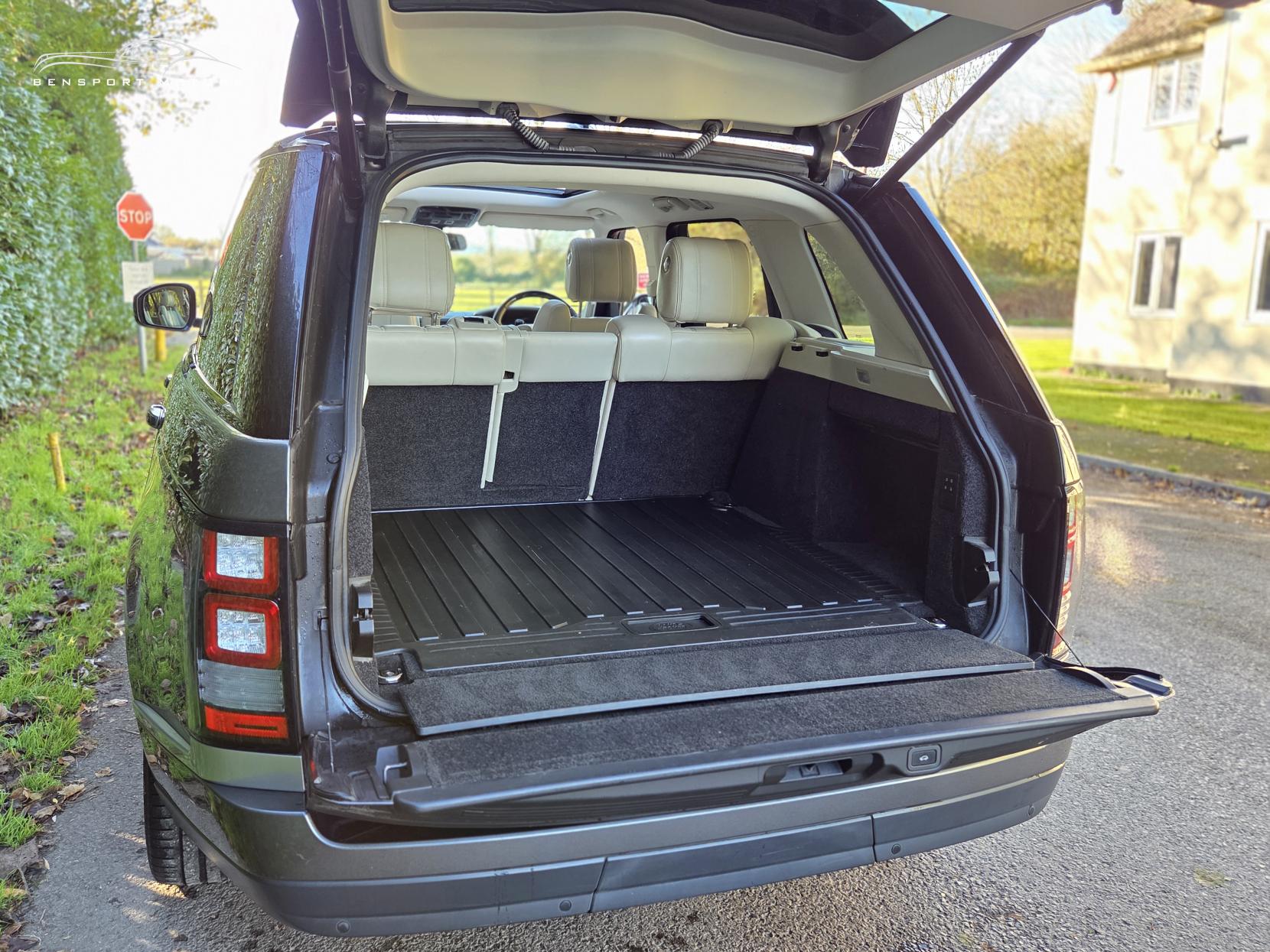 Land Rover Range Rover 4.4 SD V8 Vogue SE SUV 5dr Diesel Auto 4WD Euro 5 (339 ps)