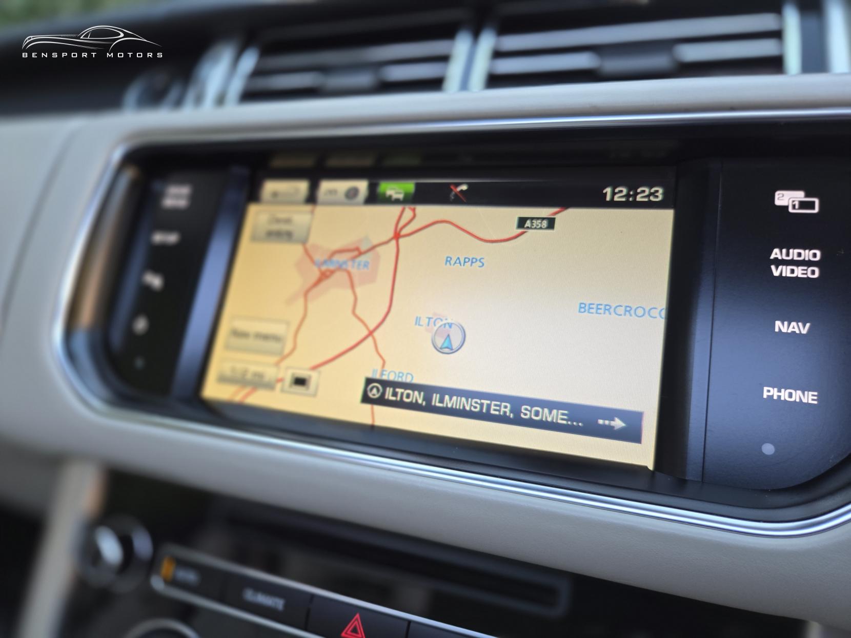 Land Rover Range Rover 4.4 SD V8 Vogue SE SUV 5dr Diesel Auto 4WD Euro 5 (339 ps)