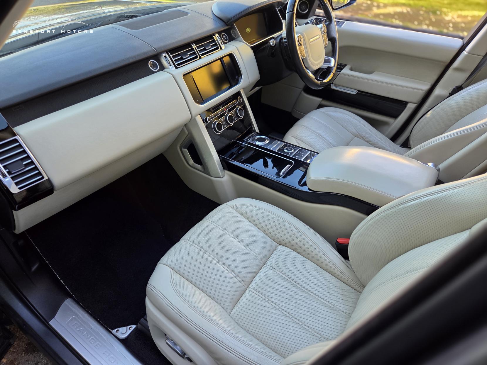 Land Rover Range Rover 4.4 SD V8 Vogue SE SUV 5dr Diesel Auto 4WD Euro 5 (339 ps)