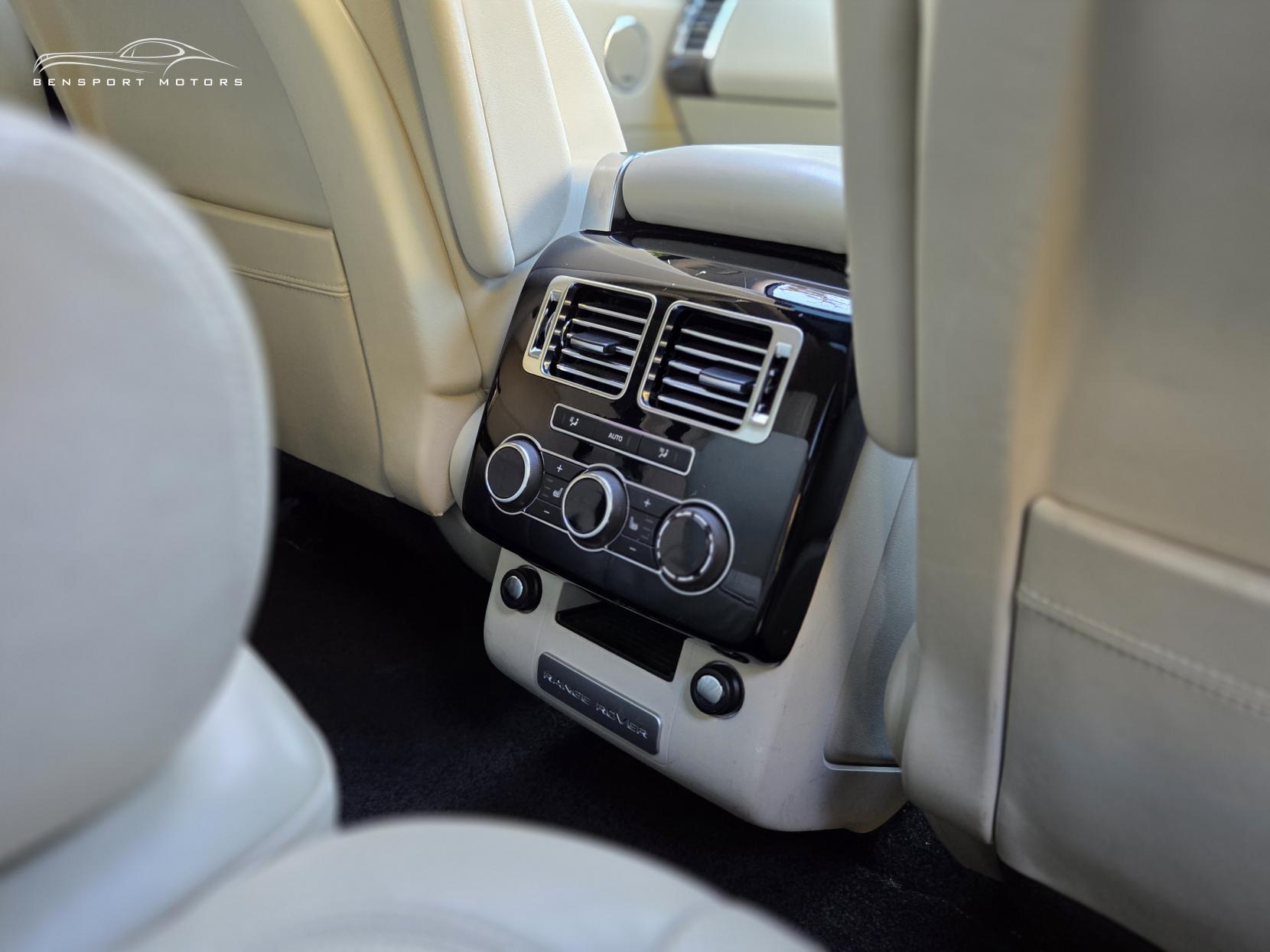 Land Rover Range Rover 4.4 SD V8 Vogue SE SUV 5dr Diesel Auto 4WD Euro 5 (339 ps)