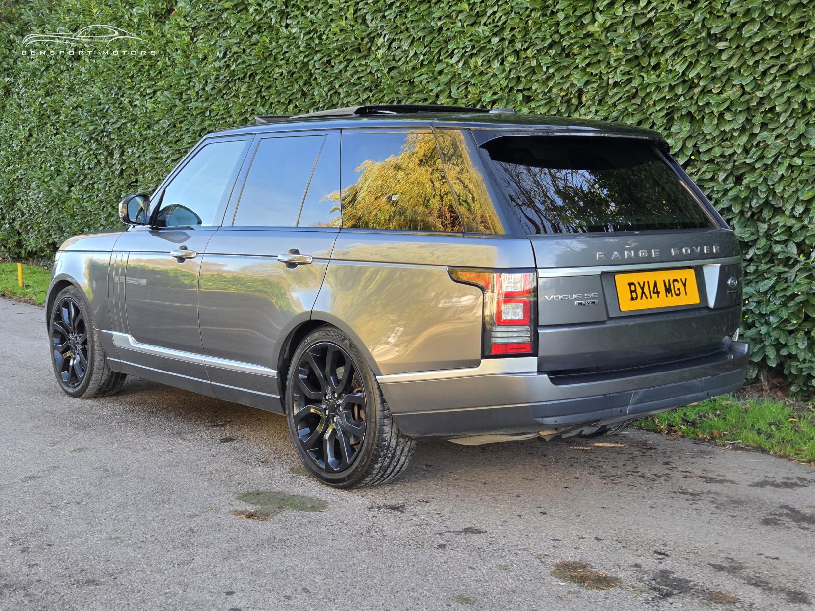 Land Rover Range Rover 4.4 SD V8 Vogue SE SUV 5dr Diesel Auto 4WD Euro 5 (339 ps)