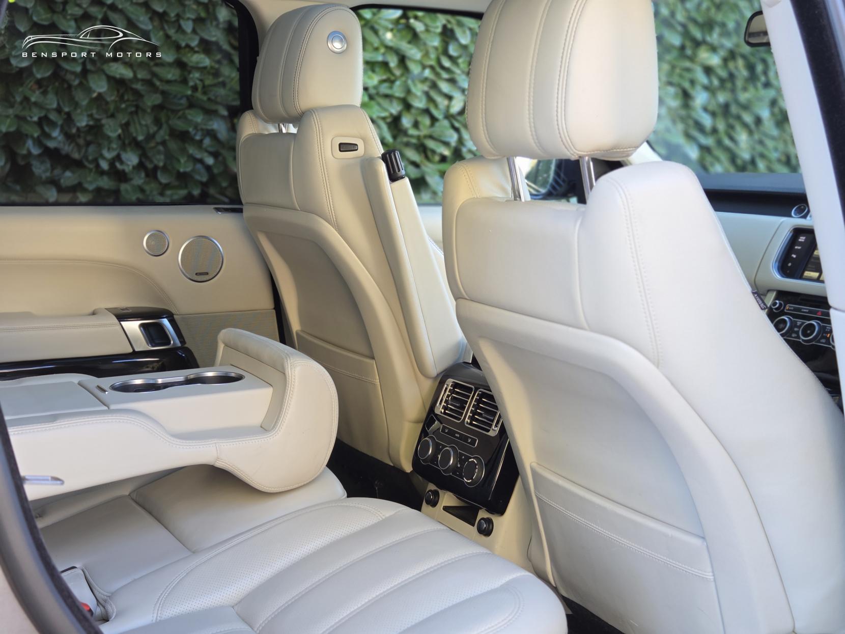 Land Rover Range Rover 4.4 SD V8 Vogue SE SUV 5dr Diesel Auto 4WD Euro 5 (339 ps)