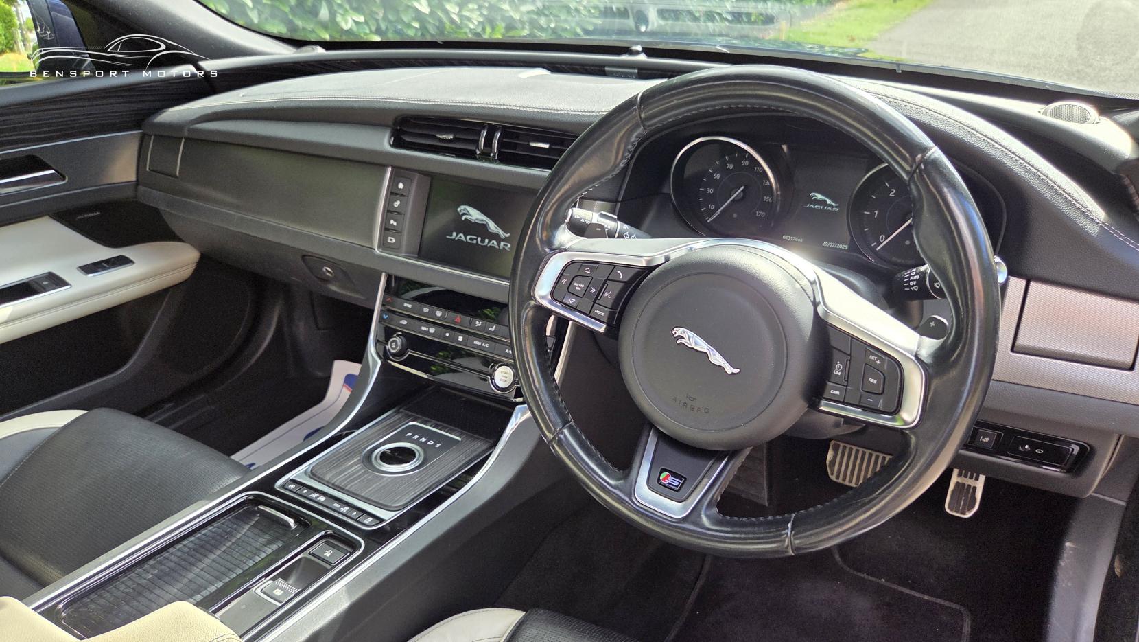 Jaguar XF 3.0d V6 S Saloon 4dr Diesel Auto Euro 6 (s/s) (300 ps)